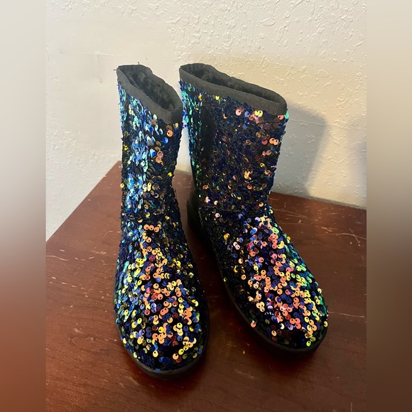Black Sequins Round Toe Warm Cozy Boots Size 6.5 Brand Forever - Picture 3 of 6